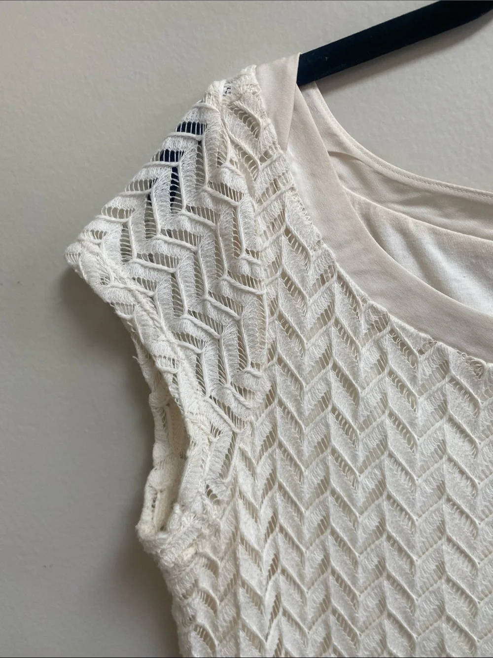 Banana Republic White Knit Cap Sleeve Chevron Dress, Size M